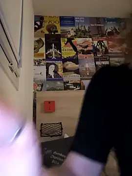 Snapshot of Fifi83Bell chatting on 01-15-26, 07:28 Fifi83Bell online show from 01-15-26, 07:28