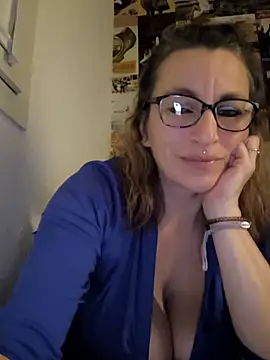 Snapshot of Fifi83Bell chatting on 01-18-26, 12:25 Fifi83Bell online show from 01-18-26, 12:25