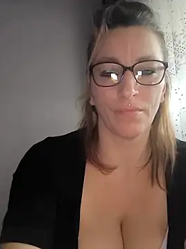 Snapshot of Fifi83Bell chatting on 02-13-26, 02:13 Fifi83Bell online show from 02-13-26, 02:13