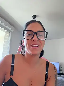 LaPetiteKim online show from 04-26-26, 11:52