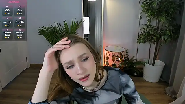 Snapshot of PollyMayer chatting on 11-06-25, 08:54 PollyMayer online show from 11-06-25, 08:54