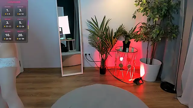 Snapshot of PollyMayer chatting on 11-11-25, 08:53 PollyMayer online show from 11-11-25, 08:53