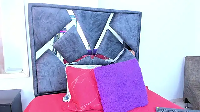 mia fox4 online show from 12-01-25, 12:43