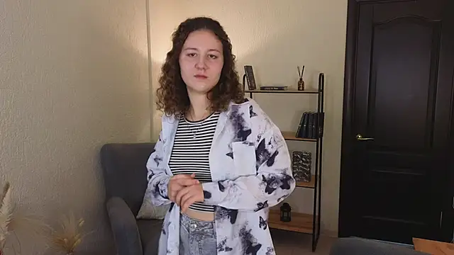 Snapshot of BrendaScot chatting on 10-20-25, 01:11 BrendaScot online show from 10-20-25, 01:11