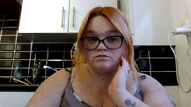 Snapshot of Curvy-AmyX chatting on 10-05-25, 05:00 Curvy-AmyX online show from 10-05-25, 05:00