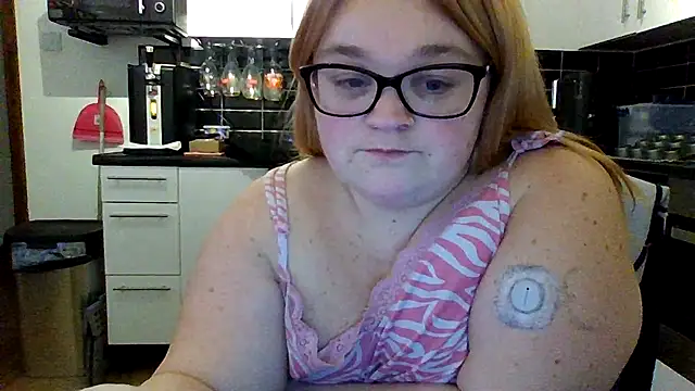 Snapshot of Curvy-AmyX chatting on 10-15-25, 10:21 Curvy-AmyX online show from 10-15-25, 10:21