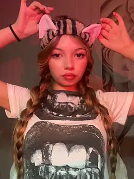 Snapshot of _Siennaaa_ chatting on 10-09-25, 09:02  Siennaaa  online show from 10-09-25, 09:02