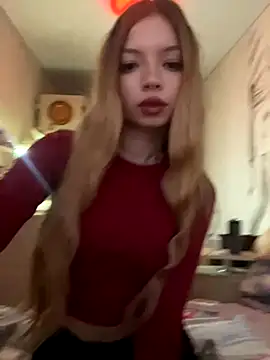 Snapshot of _Siennaaa_ chatting on 10-20-25, 02:39  Siennaaa  online show from 10-20-25, 02:39