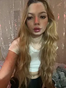 Snapshot of _Siennaaa_ chatting on 10-21-25, 04:51  Siennaaa  online show from 10-21-25, 04:51