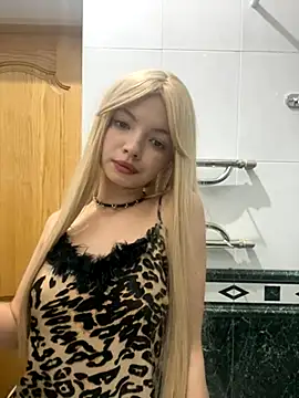 Snapshot of _Siennaaa_ chatting on 10-25-25, 08:47  Siennaaa  online show from 10-25-25, 08:47