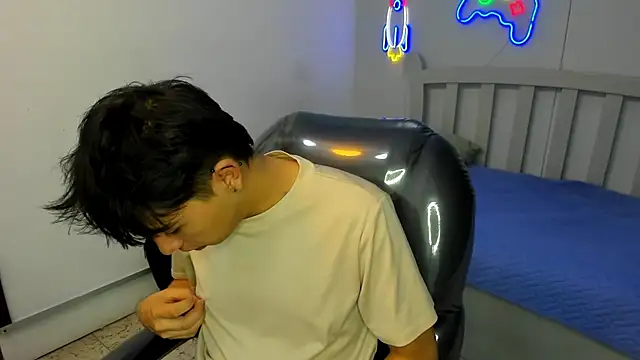 StiwenTwink online show from 11-19-25, 05:02