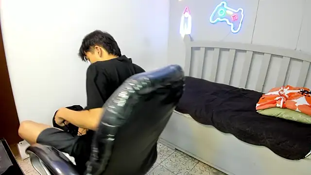 StiwenTwink online show from 11-29-25, 07:50