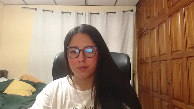 Snapshot of Venus_cat_ chatting on 05-23-26, 10:14 Venus cat online show from 05-23-26, 10:14