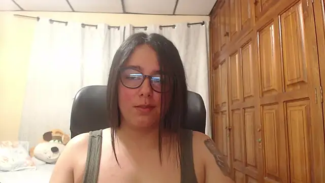 Snapshot of Venus_cat_ chatting on 05-29-26, 04:10 Venus cat online show from 05-29-26, 04:10