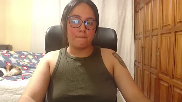 Snapshot of Venus_cat_ chatting on 05-30-26, 01:57 Venus cat online show from 05-30-26, 01:57