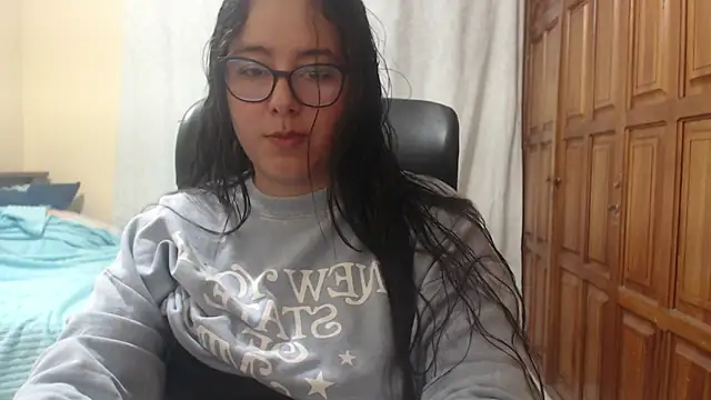 Snapshot of Venus_cat_ chatting on 06-07-26, 04:05 Venus cat online show from 06-07-26, 04:05