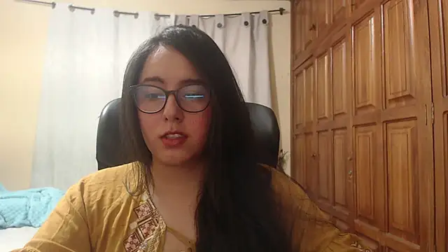 Snapshot of Venus_cat_ chatting on 06-16-26, 09:17 Venus cat online show from 06-16-26, 09:17