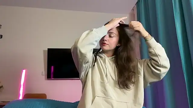 erikaa miuu online show from 10-13-25, 05:24