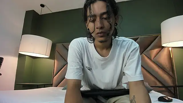 Snapshot of Dickie_Dicking chatting on 11-06-25, 08:32 Dickie Dicking online show from 11-06-25, 08:32