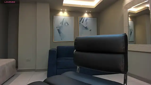 Snapshot of EmilyJohnsonX1 chatting on 10-29-25, 03:20 EmilyJohnsonX1 online show from 10-29-25, 03:20