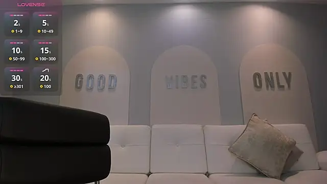 Snapshot of EmilyJohnsonX1 chatting on 11-12-25, 03:40 EmilyJohnsonX1 online show from 11-12-25, 03:40