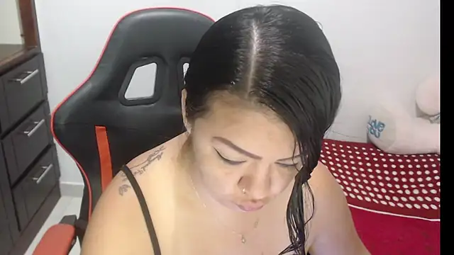 Snapshot of emily_sexxx chatting on 06-09-26, 06:47 emily sexxx online show from 06-09-26, 06:47