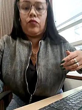 Italia 12 online show from 11-13-25, 03:55