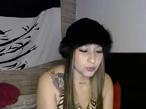 LV MOONWOMAN online show from 10-09-25, 04:32