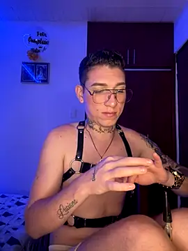 Snapshot of hotxxx_2012 chatting on 10-03-25, 07:55 hotxxx 2012 online show from 10-03-25, 07:55