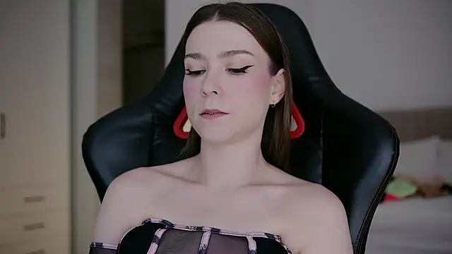 WowHelloAlice online show from 04-11-26, 02:05