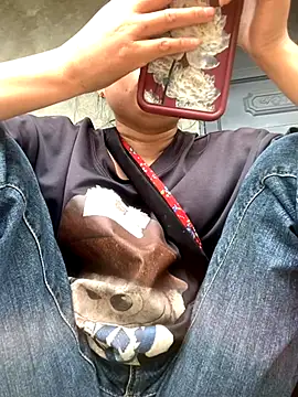 Snapshot of lan-xinh01 chatting on 10-30-25, 02:13 lan-xinh01 online show from 10-30-25, 02:13