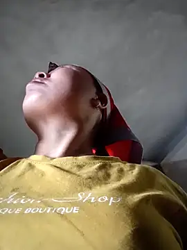 Snapshot of Suka_xx chatting on 10-21-25, 01:39 Suka xx online show from 10-21-25, 01:39