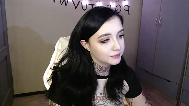 Snapshot of Rin_andersonn chatting on 11-28-25, 08:22 Rin andersonn online show from 11-28-25, 08:22