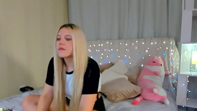 Snapshot of Malisha_kiss chatting on 10-14-25, 08:48 Malisha kiss online show from 10-14-25, 08:48