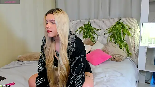 Snapshot of Malisha_kiss chatting on 10-23-25, 10:14 Malisha kiss online show from 10-23-25, 10:14