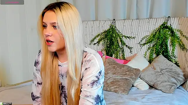 Snapshot of Malisha_kiss chatting on 10-25-25, 09:28 Malisha kiss online show from 10-25-25, 09:28