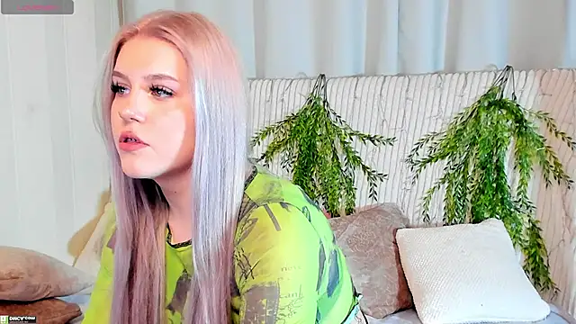 Snapshot of Malisha_kiss chatting on 10-28-25, 09:46 Malisha kiss online show from 10-28-25, 09:46