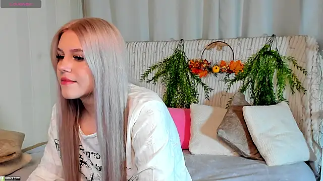 Snapshot of Malisha_kiss chatting on 10-29-25, 09:22 Malisha kiss online show from 10-29-25, 09:22