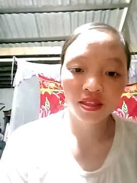 Snapshot of Minkine022 chatting on 10-17-25, 08:39 Minkine022 online show from 10-17-25, 08:39