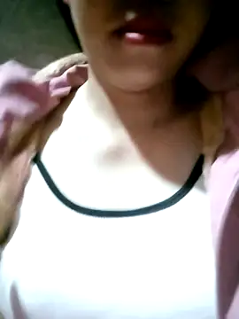 Snapshot of Minkine022 chatting on 10-29-25, 05:04 Minkine022 online show from 10-29-25, 05:04