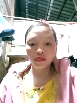 Snapshot of Minkine022 chatting on 11-18-25, 07:35 Minkine022 online show from 11-18-25, 07:35