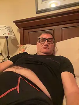 Snapshot of charleluff chatting on 10-01-25, 03:18 charleluff online show from 10-01-25, 03:18