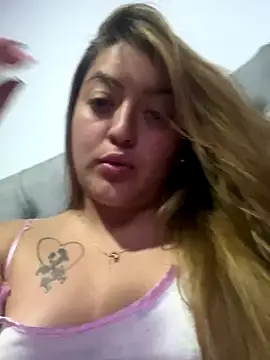 Snapshot of itsgianna chatting on 10-15-25, 05:29 itsgianna online show from 10-15-25, 05:29