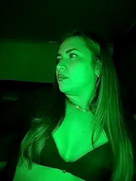 AlannadeLuna online show from 12-15-25, 03:44