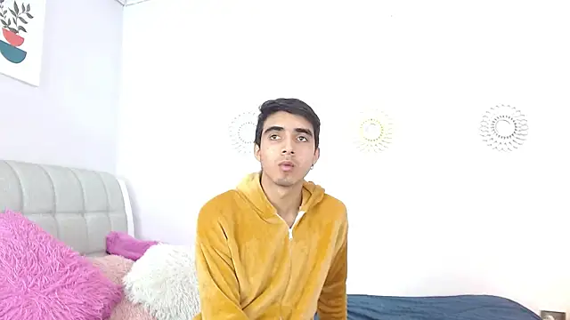 Snapshot of Hottie_Guy chatting on 12-02-25, 06:03 Hottie Guy online show from 12-02-25, 06:03