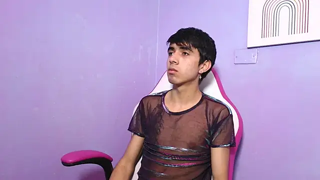 Snapshot of Hottie_Guy chatting on 12-16-25, 02:22 Hottie Guy online show from 12-16-25, 02:22