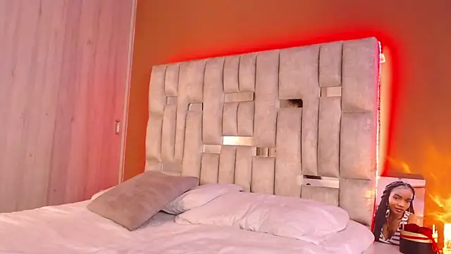 Emily knights online show from 02-06-26, 08:23