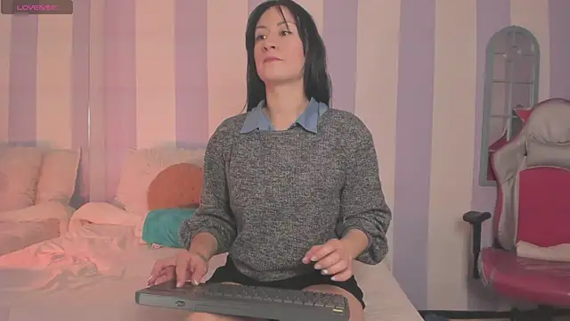 clover tter  online show from 11-28-25, 07:16