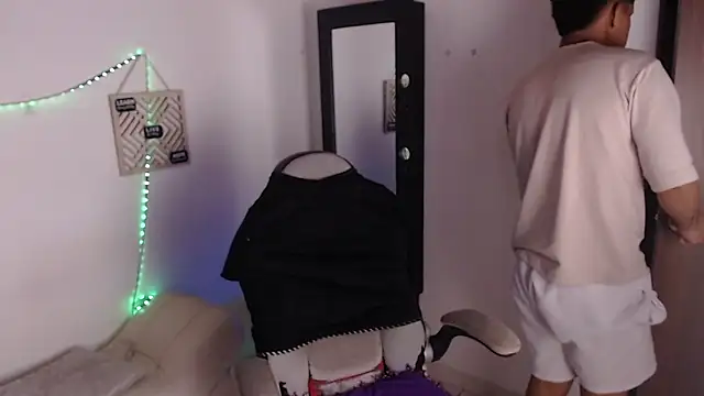 Snapshot of Dylan_horny chatting on 10-09-25, 12:47 Dylan horny online show from 10-09-25, 12:47