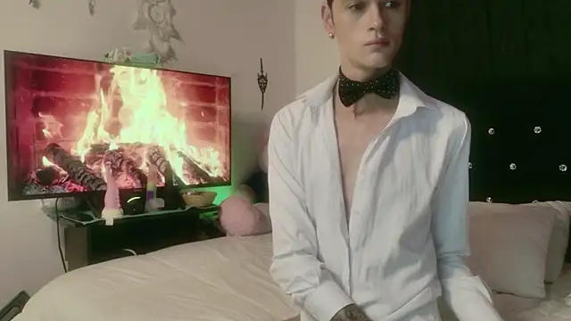 Snapshot of Tyler_cat chatting on 10-27-25, 12:09 Tyler cat online show from 10-27-25, 12:09